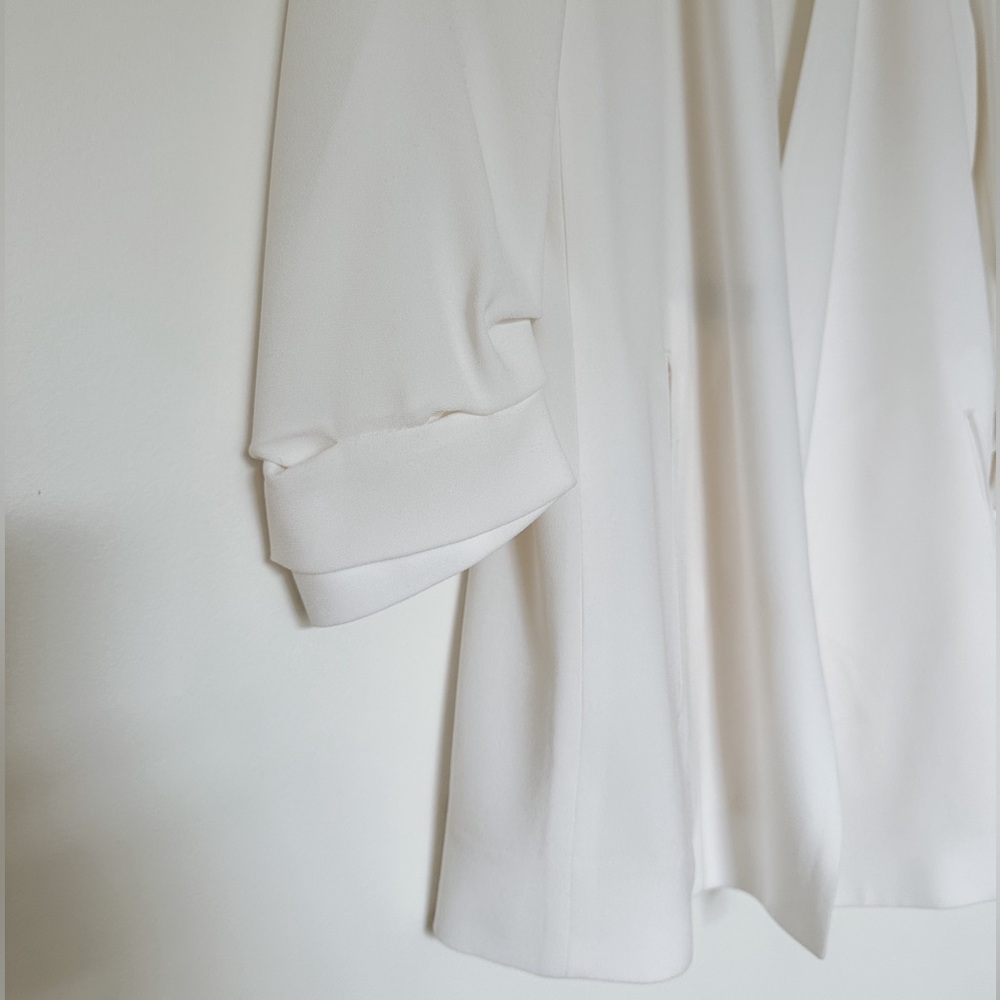 Aritzia Babaton Power Blazer in white, size 2 - Picture 3 of 7